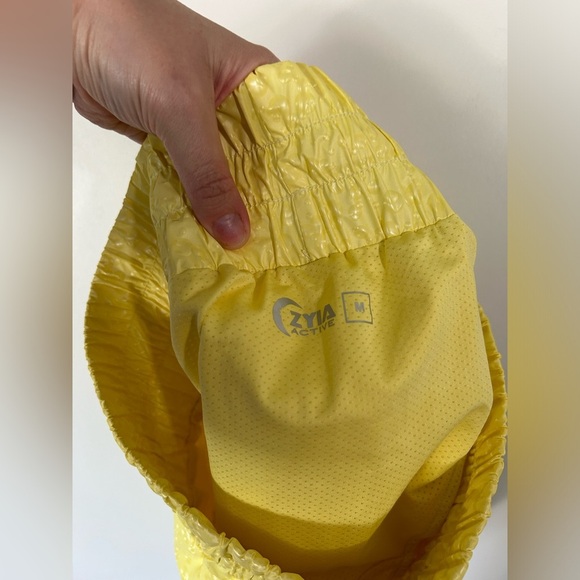 BNWOT Zyia Yellow Fizz Bomber Shorts Size M - Picture 8 of 8